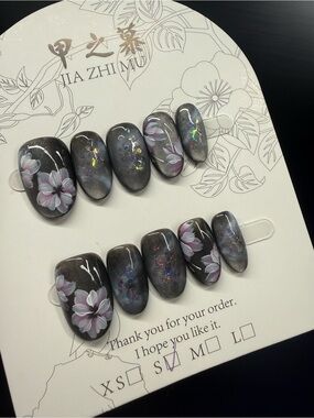 Hand-Painted Floral Grey Press-On Nails -Small